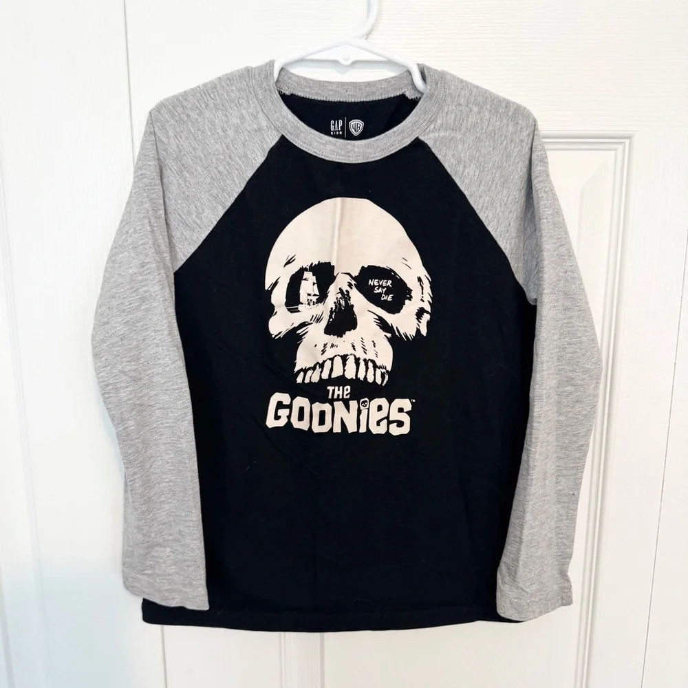 GAP Kids THE GOONIES Black and Gray Skull Raglan Tee SMALL